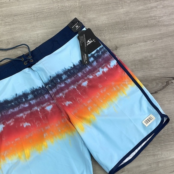 🔹O'NEILL- DAYDREAM CRUZER BOARD SHORTS - Picture 2 of 10